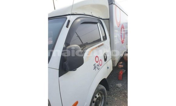 Acheter Import Voiture Kia Rio Blanc à Import - Dubai, Clarendon Acheter Import Voiture Kia Rio Blanc à Import - Dubai, Clarendon