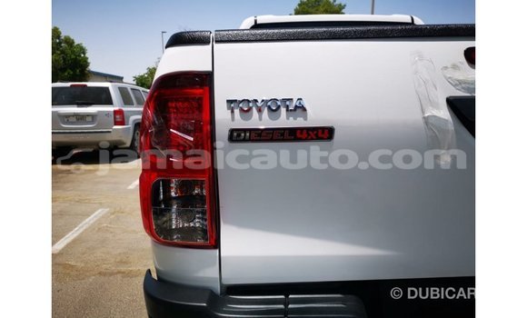 Acheter Import Voiture Toyota Hilux Blanc à Import - Dubai, Clarendon Acheter Import Voiture Toyota Hilux Blanc à Import - Dubai, Clarendon