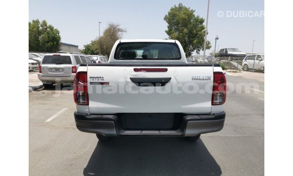Acheter Import Voiture Toyota Hilux Blanc à Import - Dubai, Clarendon Acheter Import Voiture Toyota Hilux Blanc à Import - Dubai, Clarendon