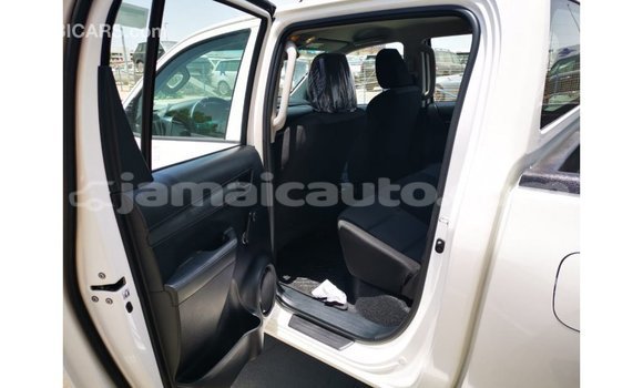Acheter Import Voiture Toyota Hilux Blanc à Import - Dubai, Clarendon Acheter Import Voiture Toyota Hilux Blanc à Import - Dubai, Clarendon