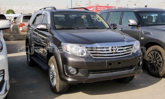 Acheter Import Voiture Toyota Fortuner Autre à Import - Dubai, Clarendon Acheter Import Voiture Toyota Fortuner Autre à Import - Dubai, Clarendon
