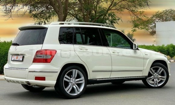 Buy Import Mercedes-Benz 190 (W201) White Car in Import - Dubai in Clarendon Buy Import Mercedes-Benz 190 (W201) White Car in Import - Dubai in Clarendon