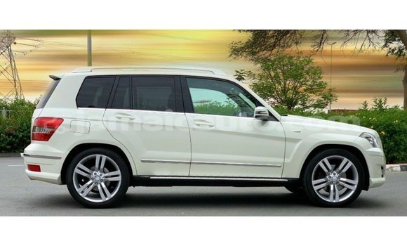 Buy Import Mercedes-Benz 190 (W201) White Car in Import - Dubai in Clarendon Buy Import Mercedes-Benz 190 (W201) White Car in Import - Dubai in Clarendon