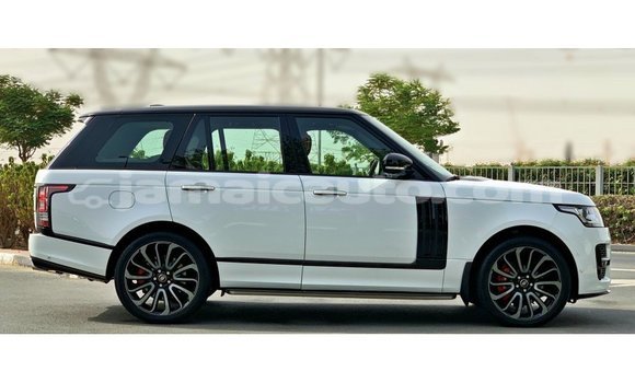 Acheter Import Voiture Land Rover Range Rover Blanc à Import - Dubai, Clarendon Acheter Import Voiture Land Rover Range Rover Blanc à Import - Dubai, Clarendon