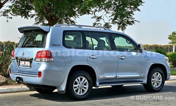 Acheter Import Voiture Toyota Land Cruiser Bleu à Import - Dubai, Clarendon Acheter Import Voiture Toyota Land Cruiser Bleu à Import - Dubai, Clarendon