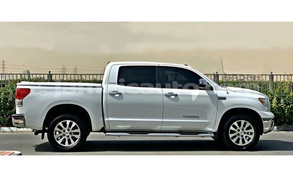 Acheter Import Voiture Toyota Tundra Blanc à Import - Dubai, Clarendon Acheter Import Voiture Toyota Tundra Blanc à Import - Dubai, Clarendon
