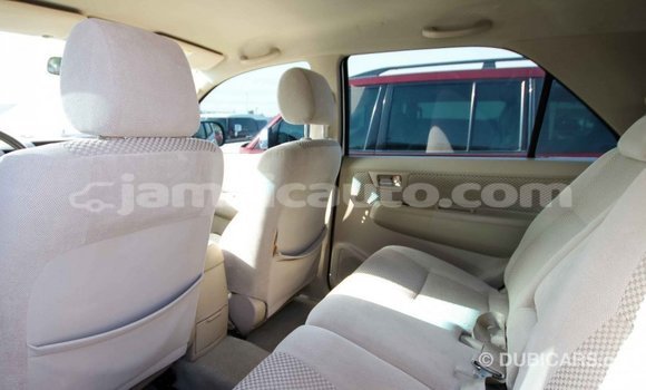 Acheter Import Voiture Toyota Fortuner Blanc à Import - Dubai, Clarendon Acheter Import Voiture Toyota Fortuner Blanc à Import - Dubai, Clarendon