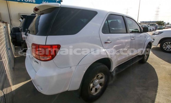 Acheter Import Voiture Toyota Fortuner Blanc à Import - Dubai, Clarendon Acheter Import Voiture Toyota Fortuner Blanc à Import - Dubai, Clarendon