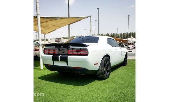 Acheter Import Voiture Dodge Challenger Blanc à Import - Dubai, Clarendon Acheter Import Voiture Dodge Challenger Blanc à Import - Dubai, Clarendon