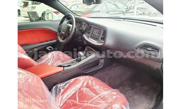 Acheter Import Voiture Dodge Challenger Blanc à Import - Dubai, Clarendon Acheter Import Voiture Dodge Challenger Blanc à Import - Dubai, Clarendon