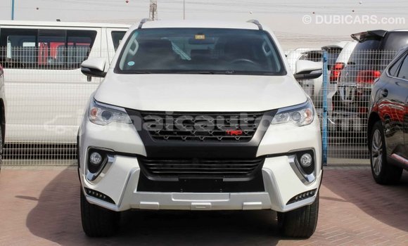 Acheter Import Voiture Toyota Fortuner Blanc à Import - Dubai, Clarendon Acheter Import Voiture Toyota Fortuner Blanc à Import - Dubai, Clarendon