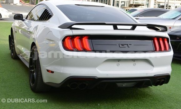 Acheter Import Voiture Ford Mustang Blanc à Import - Dubai, Clarendon Acheter Import Voiture Ford Mustang Blanc à Import - Dubai, Clarendon