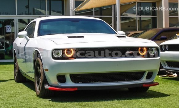 Acheter Import Voiture Dodge Challenger Blanc à Import - Dubai, Clarendon Acheter Import Voiture Dodge Challenger Blanc à Import - Dubai, Clarendon