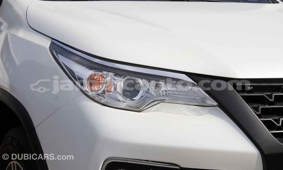 Acheter Import Voiture Toyota Fortuner Blanc à Import - Dubai, Clarendon Acheter Import Voiture Toyota Fortuner Blanc à Import - Dubai, Clarendon