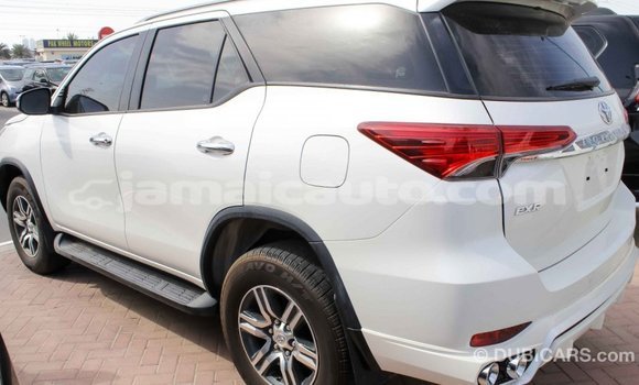 Acheter Import Voiture Toyota Fortuner Blanc à Import - Dubai, Clarendon Acheter Import Voiture Toyota Fortuner Blanc à Import - Dubai, Clarendon