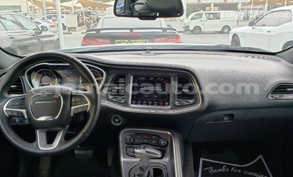 Acheter Import Voiture Dodge Challenger Blanc à Import - Dubai, Clarendon Acheter Import Voiture Dodge Challenger Blanc à Import - Dubai, Clarendon