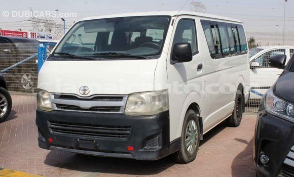 Acheter Import Voiture Toyota Hiace Blanc à Import - Dubai, Clarendon Acheter Import Voiture Toyota Hiace Blanc à Import - Dubai, Clarendon