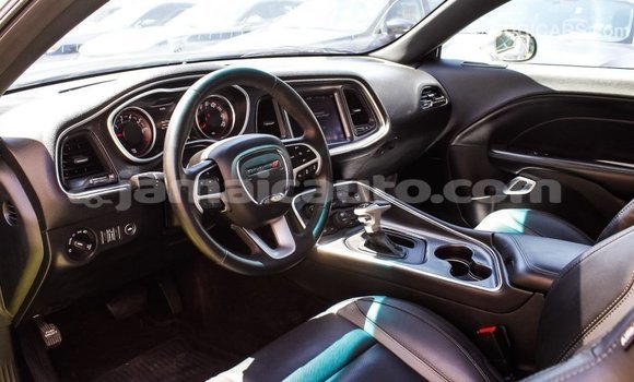 Acheter Import Voiture Dodge Challenger Autre à Import - Dubai, Clarendon Acheter Import Voiture Dodge Challenger Autre à Import - Dubai, Clarendon