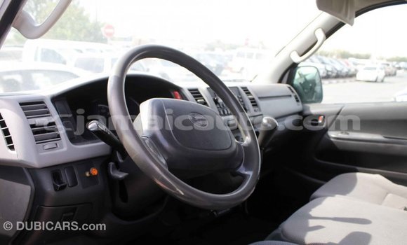 Acheter Import Voiture Toyota Hiace Blanc à Import - Dubai, Clarendon Acheter Import Voiture Toyota Hiace Blanc à Import - Dubai, Clarendon