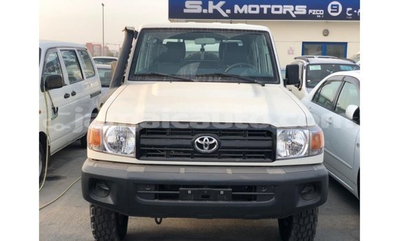 Buy Import Toyota Land Cruiser White Car in Import - Dubai in Clarendon