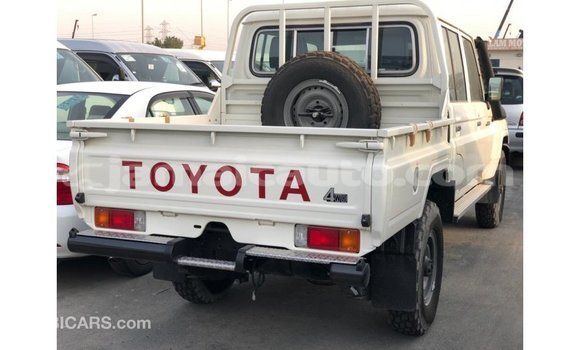 Acheter Import Voiture Toyota Land Cruiser Blanc à Import - Dubai, Clarendon Acheter Import Voiture Toyota Land Cruiser Blanc à Import - Dubai, Clarendon