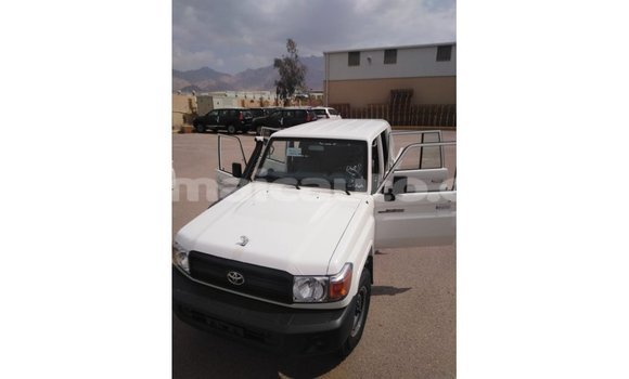 Acheter Import Voiture Toyota Land Cruiser Blanc à Import - Dubai, Clarendon Acheter Import Voiture Toyota Land Cruiser Blanc à Import - Dubai, Clarendon