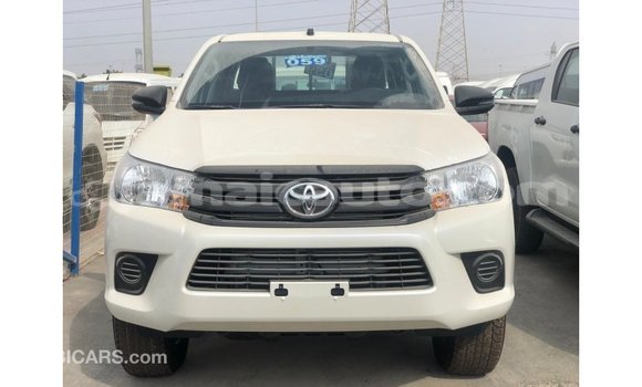 Acheter Import Voiture Toyota Hilux Blanc à Import - Dubai, Clarendon Acheter Import Voiture Toyota Hilux Blanc à Import - Dubai, Clarendon