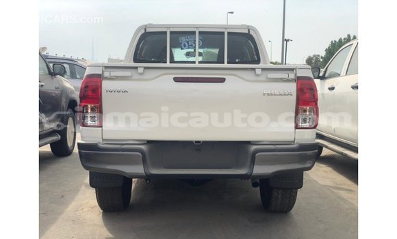 Acheter Import Voiture Toyota Hilux Blanc à Import - Dubai, Clarendon Acheter Import Voiture Toyota Hilux Blanc à Import - Dubai, Clarendon
