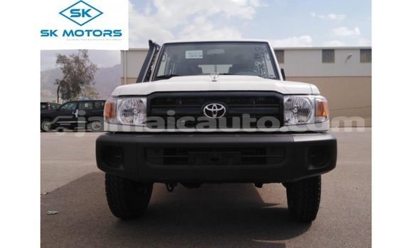 Buy Import Toyota Land Cruiser White Car in Import - Dubai in Clarendon