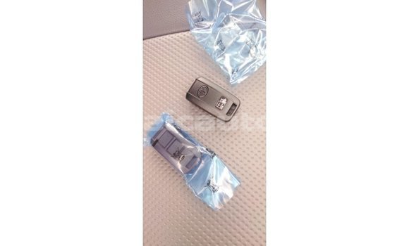 Acheter Import Voiture Toyota Land Cruiser Blanc à Import - Dubai, Clarendon Acheter Import Voiture Toyota Land Cruiser Blanc à Import - Dubai, Clarendon