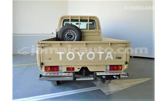 Acheter Import Voiture Toyota Land Cruiser Beige à Import - Dubai, Clarendon Acheter Import Voiture Toyota Land Cruiser Beige à Import - Dubai, Clarendon