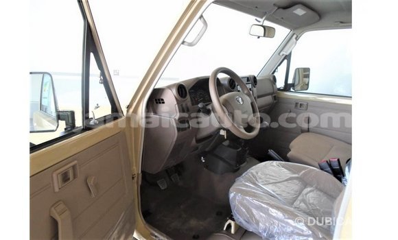 Acheter Import Voiture Toyota Land Cruiser Beige à Import - Dubai, Clarendon Acheter Import Voiture Toyota Land Cruiser Beige à Import - Dubai, Clarendon