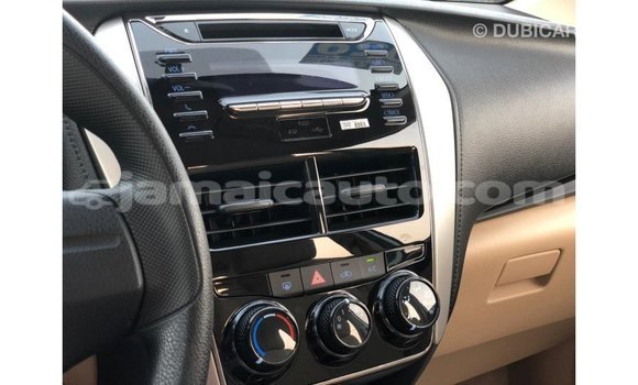 Acheter Import Voiture Toyota Yaris Blanc à Import - Dubai, Clarendon Acheter Import Voiture Toyota Yaris Blanc à Import - Dubai, Clarendon