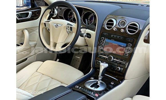 Acheter Import Voiture Bentley Continental Flying Spur Bleu à Import - Dubai, Clarendon Acheter Import Voiture Bentley Continental Flying Spur Bleu à Import - Dubai, Clarendon
