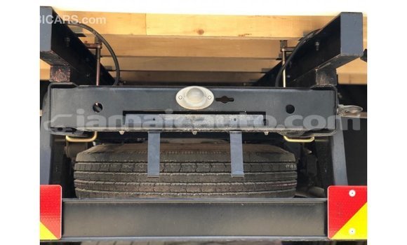 Acheter Import Voiture Mitsubishi Carisma Blanc à Import - Dubai, Clarendon Acheter Import Voiture Mitsubishi Carisma Blanc à Import - Dubai, Clarendon