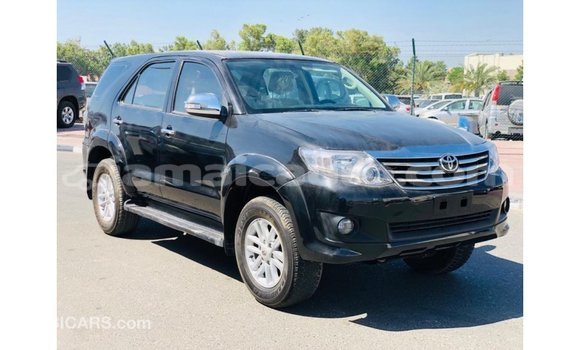 Acheter Import Voiture Toyota Fortuner Noir à Import - Dubai, Clarendon Acheter Import Voiture Toyota Fortuner Noir à Import - Dubai, Clarendon