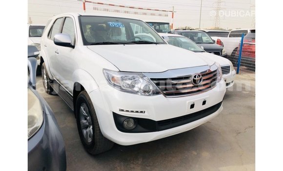 Acheter Import Voiture Toyota Fortuner Blanc à Import - Dubai, Clarendon Acheter Import Voiture Toyota Fortuner Blanc à Import - Dubai, Clarendon