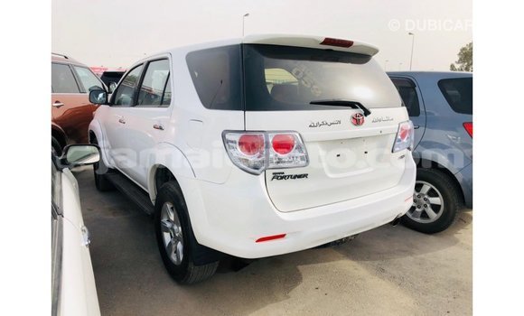 Acheter Import Voiture Toyota Fortuner Blanc à Import - Dubai, Clarendon Acheter Import Voiture Toyota Fortuner Blanc à Import - Dubai, Clarendon