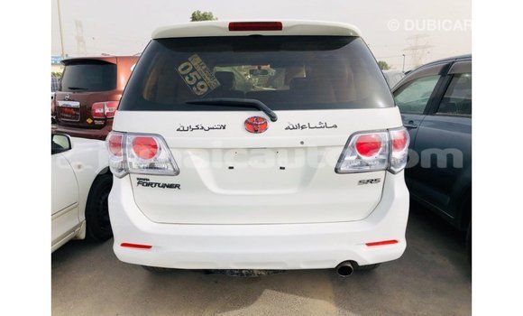 Acheter Import Voiture Toyota Fortuner Blanc à Import - Dubai, Clarendon Acheter Import Voiture Toyota Fortuner Blanc à Import - Dubai, Clarendon