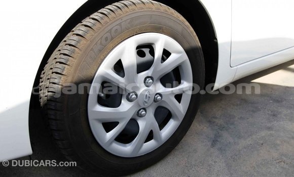 Buy Import Hyundai i10 White Car in Import - Dubai in Clarendon