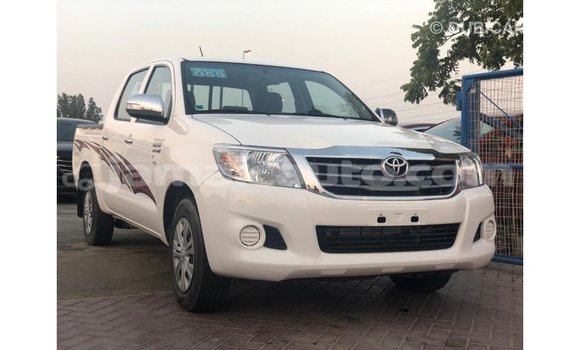 Acheter Import Voiture Toyota Hilux Blanc à Import - Dubai, Clarendon Acheter Import Voiture Toyota Hilux Blanc à Import - Dubai, Clarendon