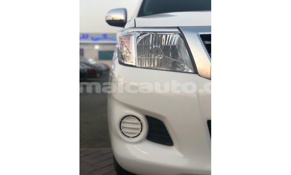 Acheter Import Voiture Toyota Hilux Blanc à Import - Dubai, Clarendon Acheter Import Voiture Toyota Hilux Blanc à Import - Dubai, Clarendon