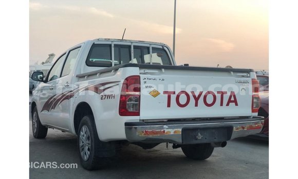 Acheter Import Voiture Toyota Hilux Blanc à Import - Dubai, Clarendon Acheter Import Voiture Toyota Hilux Blanc à Import - Dubai, Clarendon