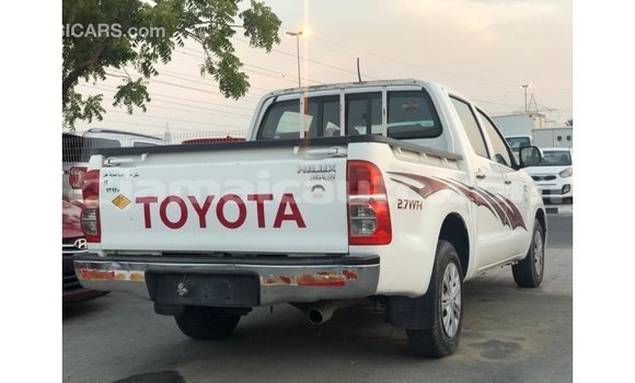 Acheter Import Voiture Toyota Hilux Blanc à Import - Dubai, Clarendon Acheter Import Voiture Toyota Hilux Blanc à Import - Dubai, Clarendon