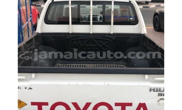 Acheter Import Voiture Toyota Hilux Blanc à Import - Dubai, Clarendon Acheter Import Voiture Toyota Hilux Blanc à Import - Dubai, Clarendon
