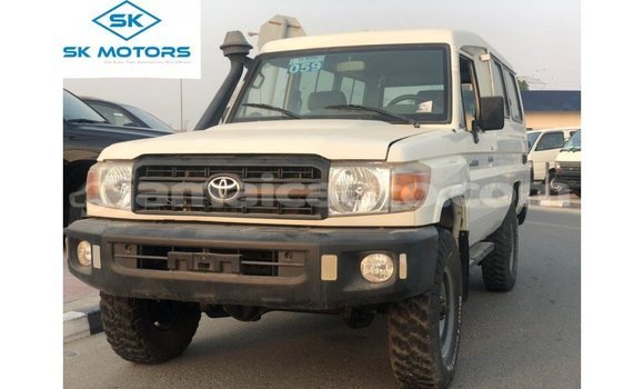 Buy Import Toyota Land Cruiser White Car in Import - Dubai in Clarendon