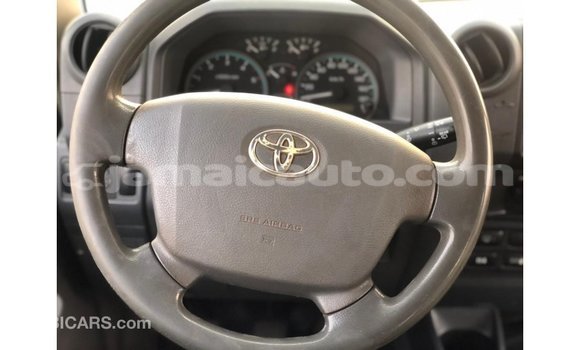 Acheter Import Voiture Toyota Land Cruiser Blanc à Import - Dubai, Clarendon Acheter Import Voiture Toyota Land Cruiser Blanc à Import - Dubai, Clarendon
