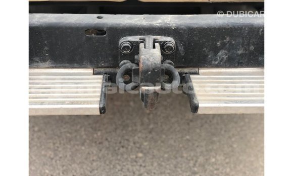 Acheter Import Voiture Toyota Land Cruiser Blanc à Import - Dubai, Clarendon Acheter Import Voiture Toyota Land Cruiser Blanc à Import - Dubai, Clarendon