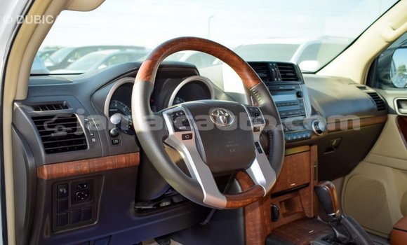 Acheter Import Voiture Toyota Prado Blanc à Import - Dubai, Clarendon Acheter Import Voiture Toyota Prado Blanc à Import - Dubai, Clarendon