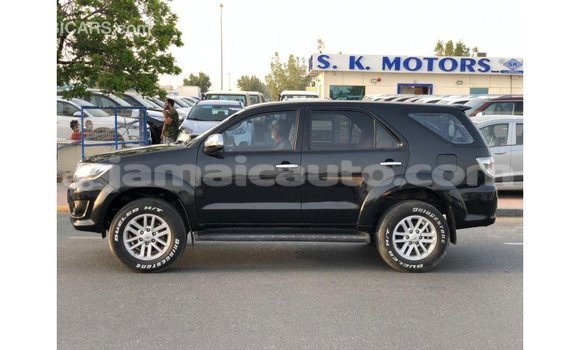 Acheter Import Voiture Toyota Fortuner Noir à Import - Dubai, Clarendon Acheter Import Voiture Toyota Fortuner Noir à Import - Dubai, Clarendon